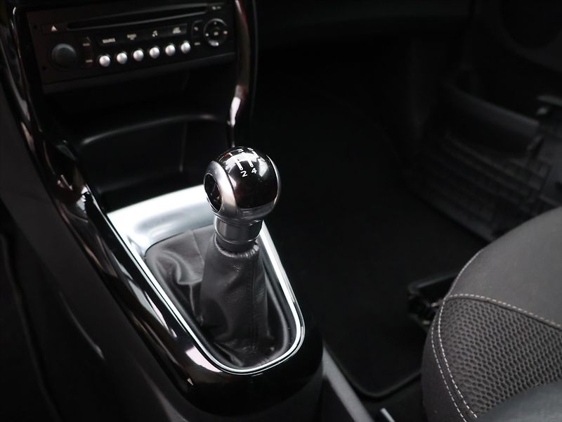 Citroën DS3 1,6 VTi 88 kW Aut. klima - fotka 23 z 31