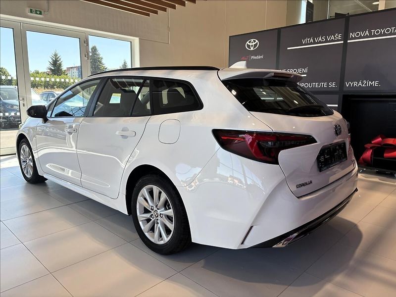 Toyota Corolla 1,8   TS Comfort HEV - fotka 5 z 7