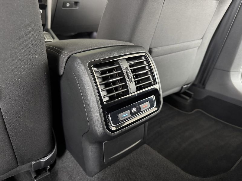 Volkswagen Passat Variant 1,5TSI 110kW DSG*Navi*Kamera - fotka 31 z 35