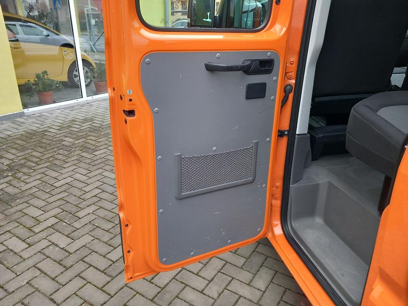 Volkswagen Crafter (2018) 2,0TDi 103kw 7 MÍST ,ODPOČET ! - fotka 17 z 41