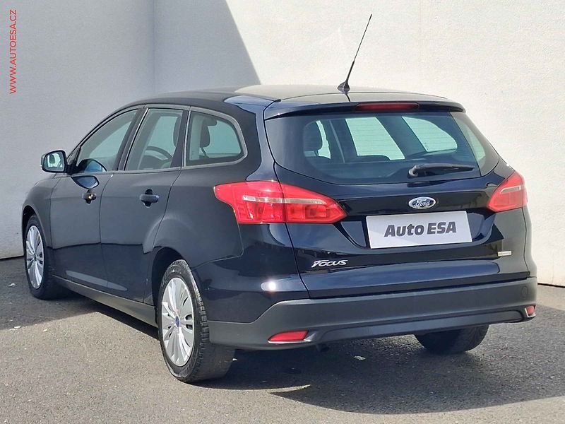 Ford Focus (2017) 1.0 EB, Trend, výhřev sed. - fotka 6 z 17