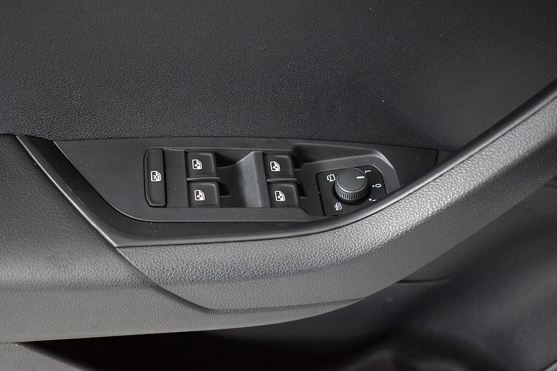 Škoda Karoq 1.5 TSI AMBITION*DPH*ČR 1.MAJ* - fotka 14 z 35