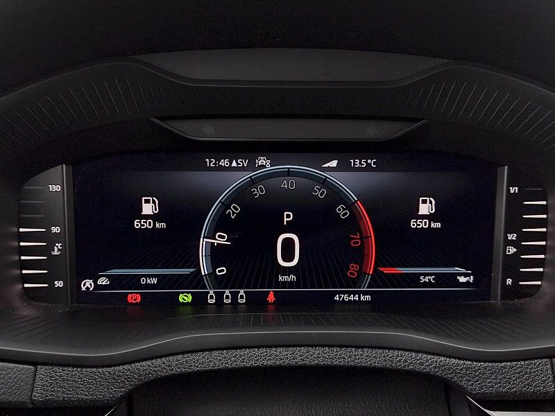 Škoda Karoq (2023) SportLine Plus 1,5 Tsi 110 Kw - fotka 7 z 35