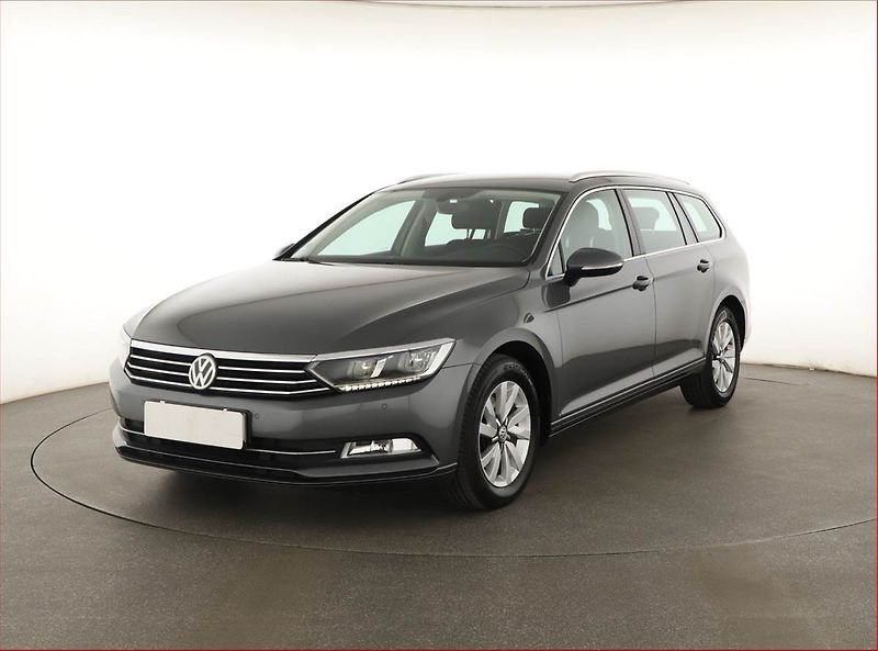 Volkswagen Passat (2016) 1.6 TDI, Navi, Tempomat - fotka 2 z 15