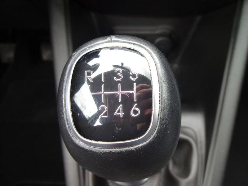 Hyundai ix20 1,6 i 91kW 56 000km - fotka 36 z 48
