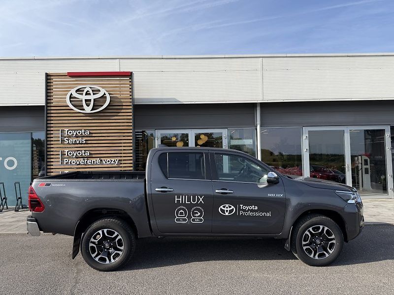 Toyota Hilux 2.8D, Executive, DPH, 8tis km - fotka 4 z 26
