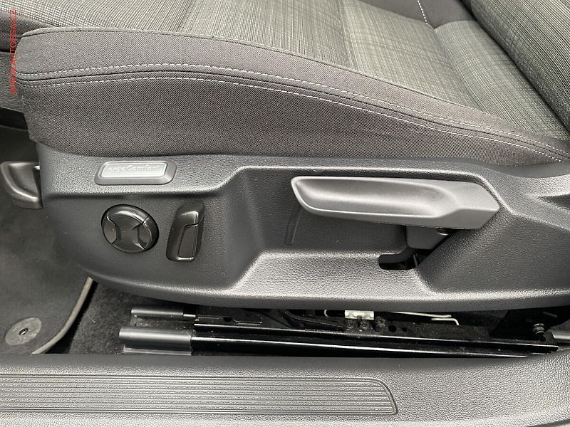 Volkswagen Passat (2022) 2.0 TDi, DSG, LED, navi - fotka 15 z 19
