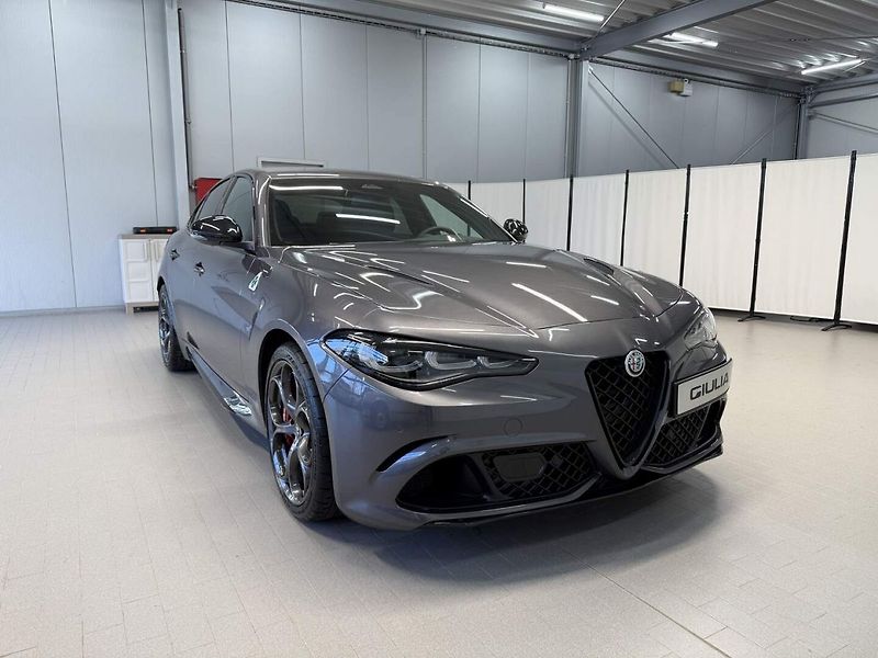 Alfa Romeo Giulia (2025) Quadrifoglio 2.9 V6 BiTurbo 52 - fotka 6 z 24