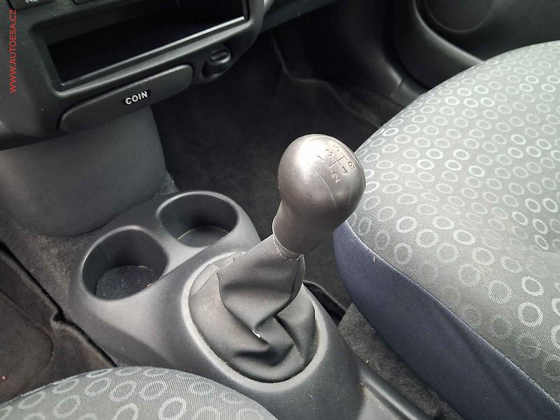Toyota Yaris (2004) 1.0 VVTi, 2.maj,ČR, AC - fotka 13 z 13
