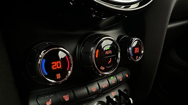 Mini Ostatní KABRIOLET / JOHN COOPER WORKS - fotka 34 z 52