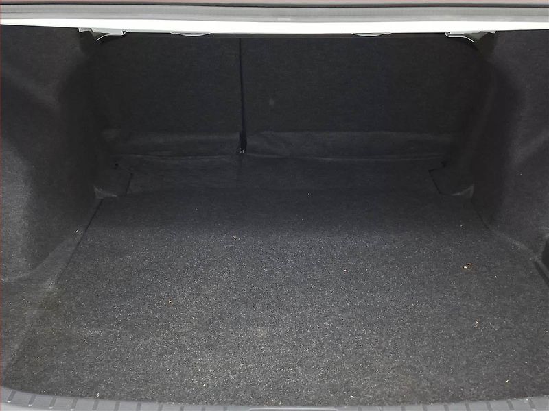 Toyota Corolla (2018) 1.6 Valvematic, Tempomat - fotka 18 z 18