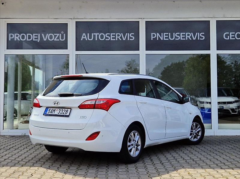 Hyundai i30 1,6 i 1.MAJITEL POUZ AUTORIZAK - fotka 5 z 32