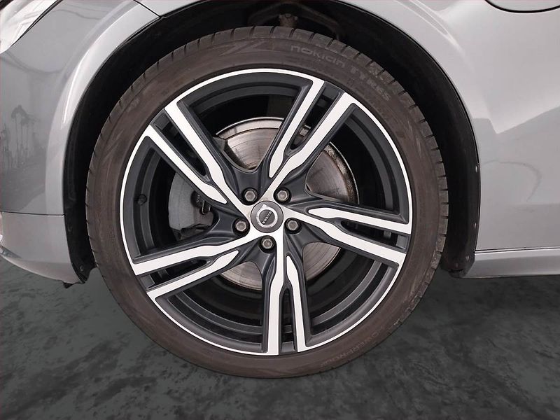 Volvo V90 (2019) T8 Twin Engine AWD - fotka 15 z 25