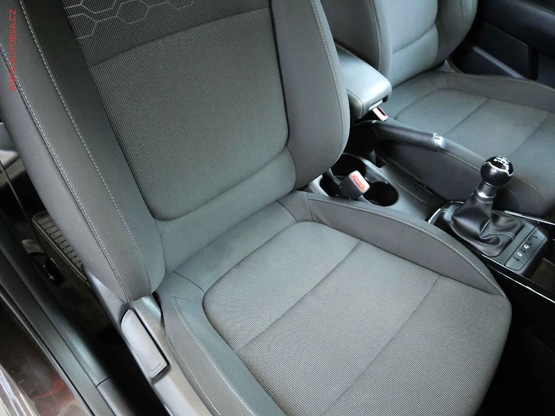 Kia Rio (2019) 1.2i, ČR, AC, park.asist - fotka 11 z 19