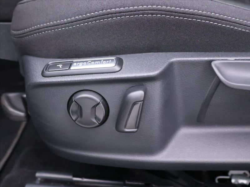 Volkswagen Passat 1,5 TSI 110kW DSG Business DPH - fotka 16 z 33