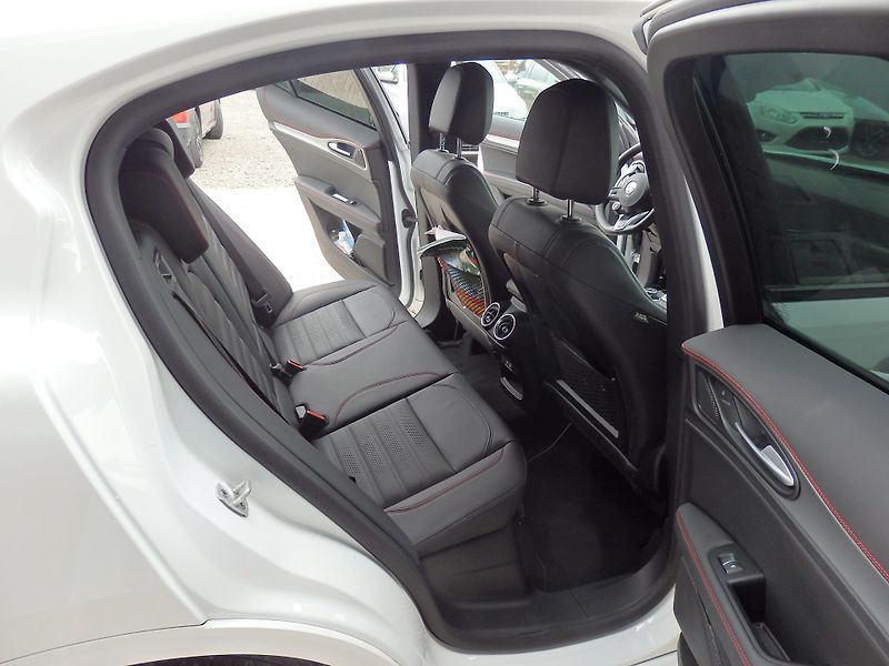 Alfa Romeo Stelvio 2.0 TURBO Q4 ZÁLOHOVÁNO - fotka 10 z 20