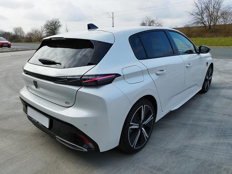 Peugeot 308 GT,PURE TECH 1.2i,96KW, 6900KM - fotka 4 z 36
