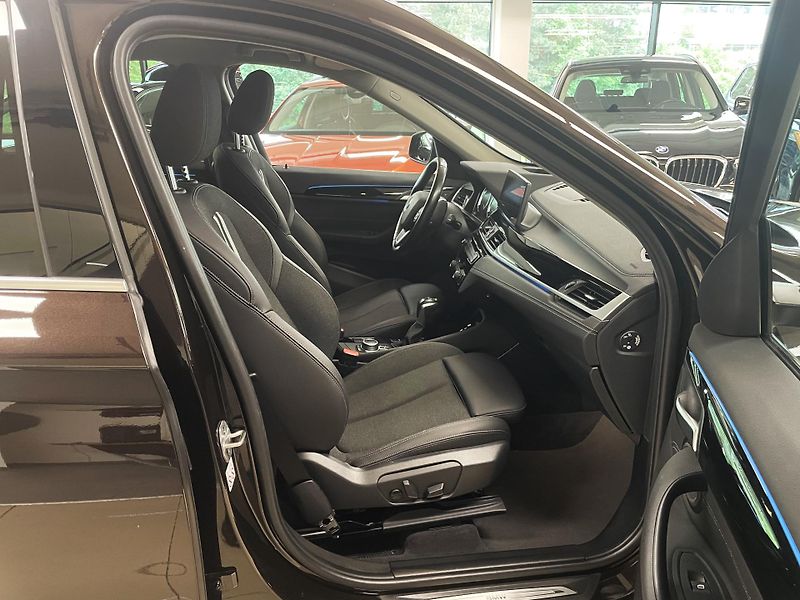 BMW X1 xDrive25e, ČR, 1.MAJ - fotka 12 z 32