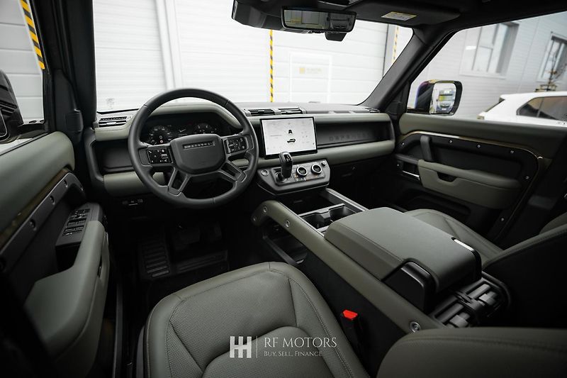 Land Rover Defender (2025) D250 MHEV X-Dynamic SE - fotka 24 z 52