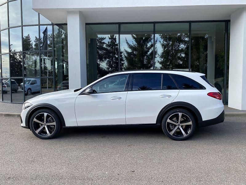 Mercedes-Benz Třídy C (2025) C all terrain 220 d-referenční - fotka 3 z 9