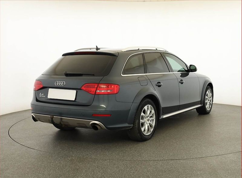 Audi A4 Allroad (2010) 2.0 TFSI, 4X4, Automat, Navi - fotka 5 z 17