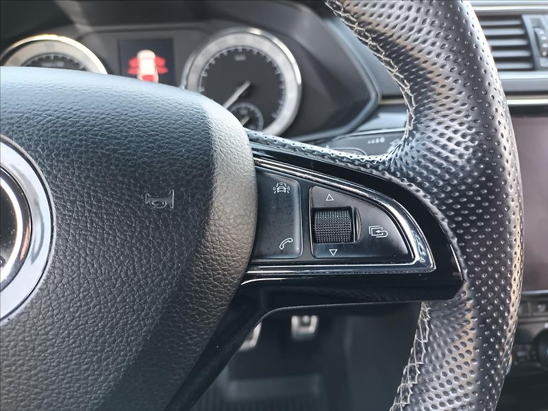 Škoda Superb 2,0 TDI,4X4,Sportline,ČR,DSG, - fotka 33 z 50