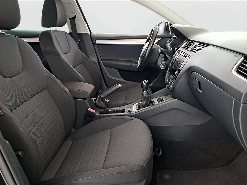 Škoda Octavia (2017) Style 2.0 TDI, Navi, Bi-Xenony - fotka 9 z 20