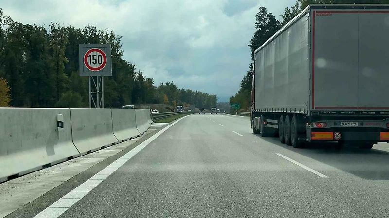 Svižně na D3: řidič ušetří tři minuty. Za deště raději nohu z plynu