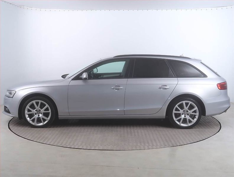 Audi A4 (2015) Attraction 2.0 TDI, 4X4 - fotka 3 z 15