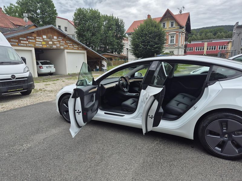 Tesla Model 3 LONG RANGE DUAL MOTOR SOH 94% - fotka 13 z 49