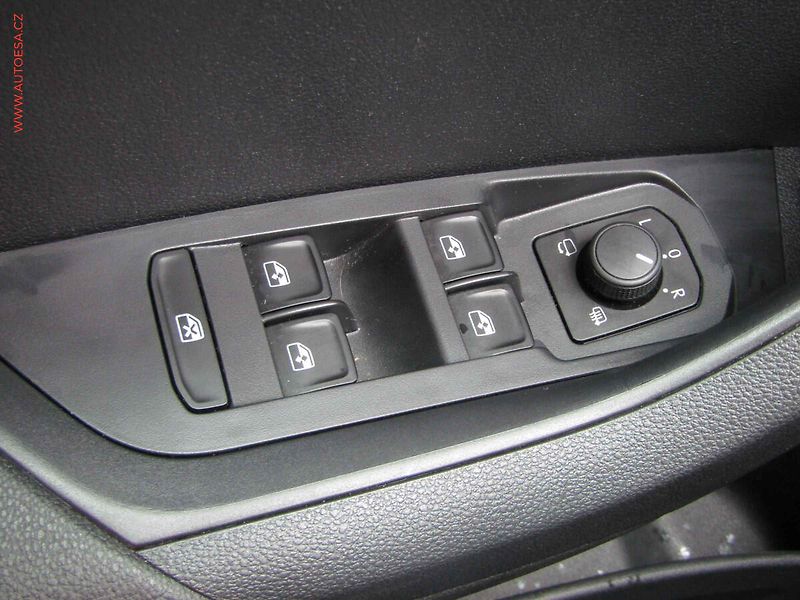 Škoda Karoq (2025) 2.0 TDi, 1.maj,ČR, Fresh - fotka 11 z 22