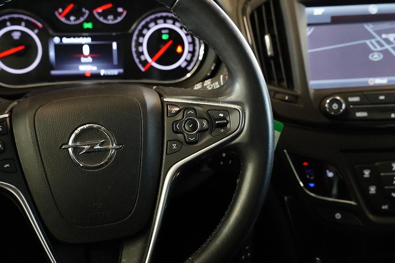 Opel Insignia - fotka 15 z 24