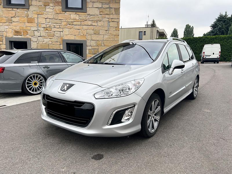 Peugeot 308 SW Exclusive 1.6HDi 82kW - fotka 2 z 14