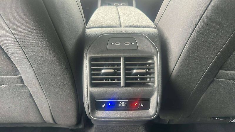 Škoda Superb Combi Selection 2,0TDI 110kW D - fotka 21 z 30