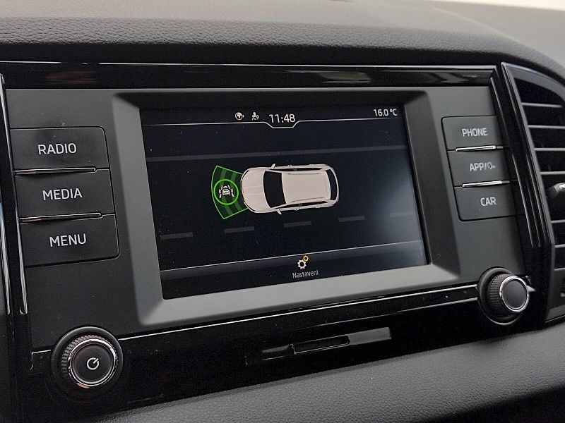 Škoda Karoq (2021) Active 1,5 Tsi - fotka 14 z 34