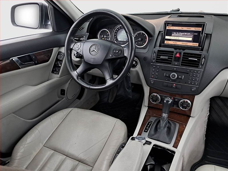 Mercedes-Benz Třídy C (2008) C 320 CDI 4MATIC, 4X4 - fotka 7 z 19