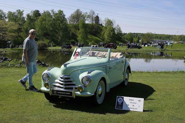 Slavnostní zahájení přehlídky vzácných historických vozidel Automobilové klenoty 2025.