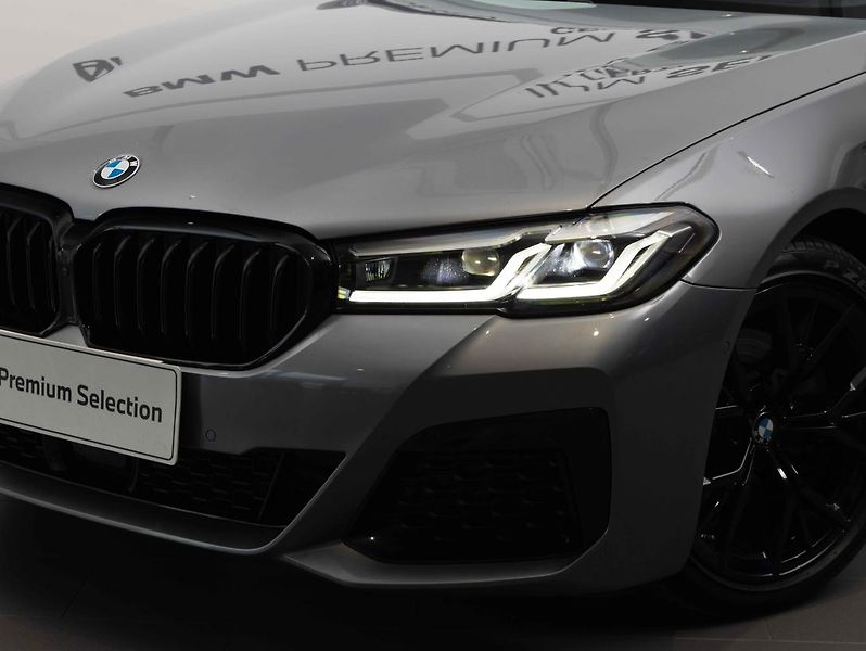 BMW Řada 5 520d xDrive - fotka 7 z 20