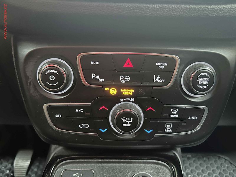 Jeep Compass (2019) 1.4T, Limited, +ALU - fotka 15 z 16