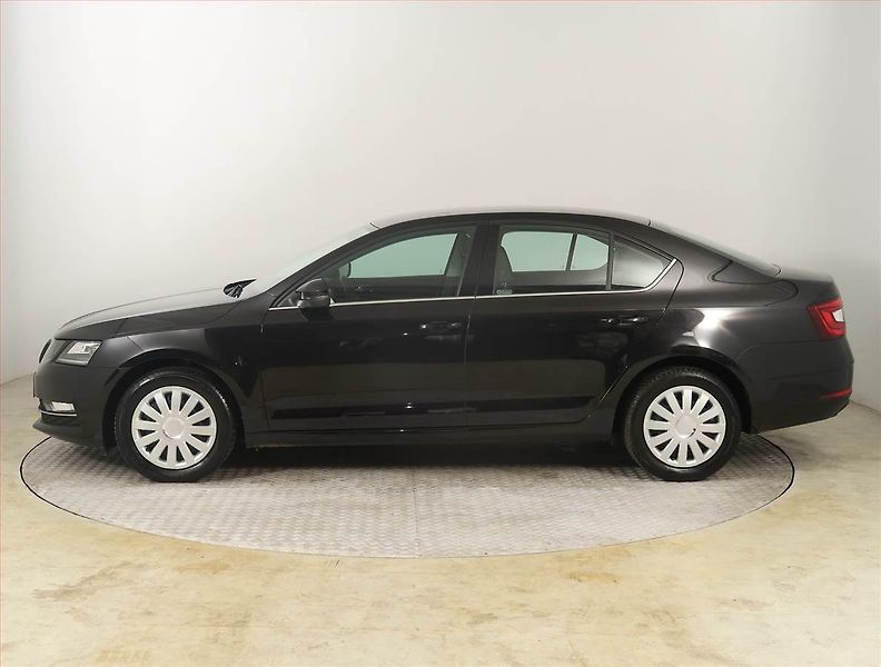 Škoda Octavia (2019) Style 1.6 TDI, ČR,1.maj - fotka 3 z 17