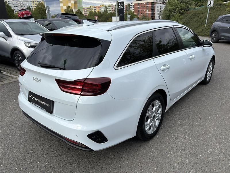 Kia Ceed 1,5 TGDi TOP ZÁRUKA - fotka 5 z 40