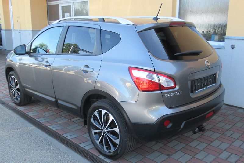 Nissan Qashqai 1.5 DCi PANORAMA NAVI TAŽNÉ - fotka 2 z 33