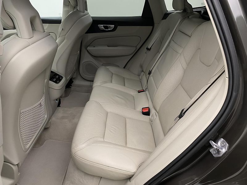 Volvo XC60 D4 AWD INSCRIPTION AUT  - fotka 5 z 45