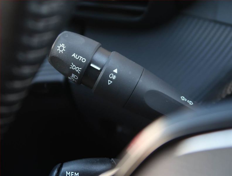 Peugeot 208 (2020) 1.2 PureTech, Serv.kniha - fotka 17 z 21