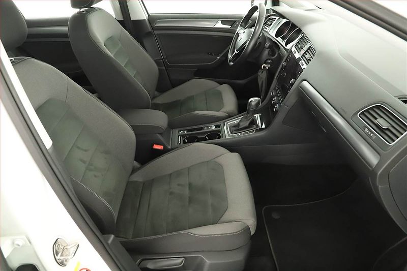 Volkswagen Golf (2020) 2.0 TDI, Automat, Serv.kniha - fotka 7 z 16