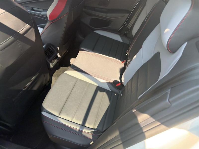 Volkswagen Golf 2,0 TSI 180 KW IQ-LIGHT KŮŽE - fotka 7 z 9