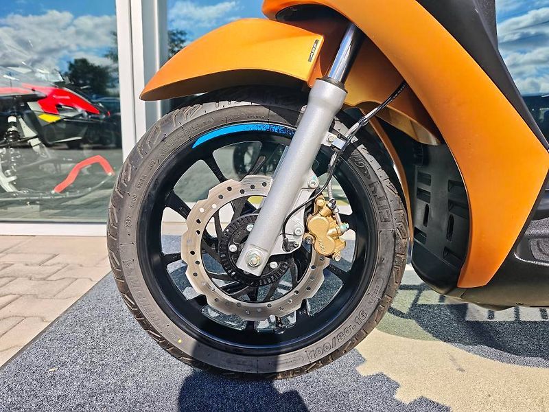 Piaggio Medley 125 (2025) najeto 1.801 Km - fotka 13 z 19