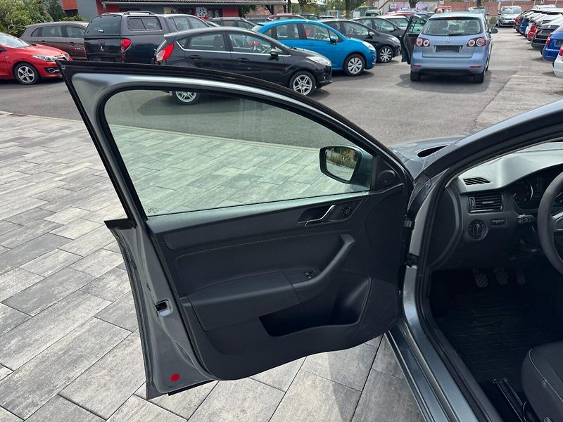 Škoda Rapid (2013) Ambition 1.2 TSI 63kW - fotka 9 z 36