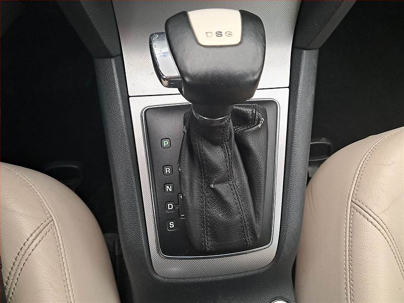 Škoda Octavia (2013) 2.0 TDI, Automat, Navi, Xenony - fotka 16 z 18