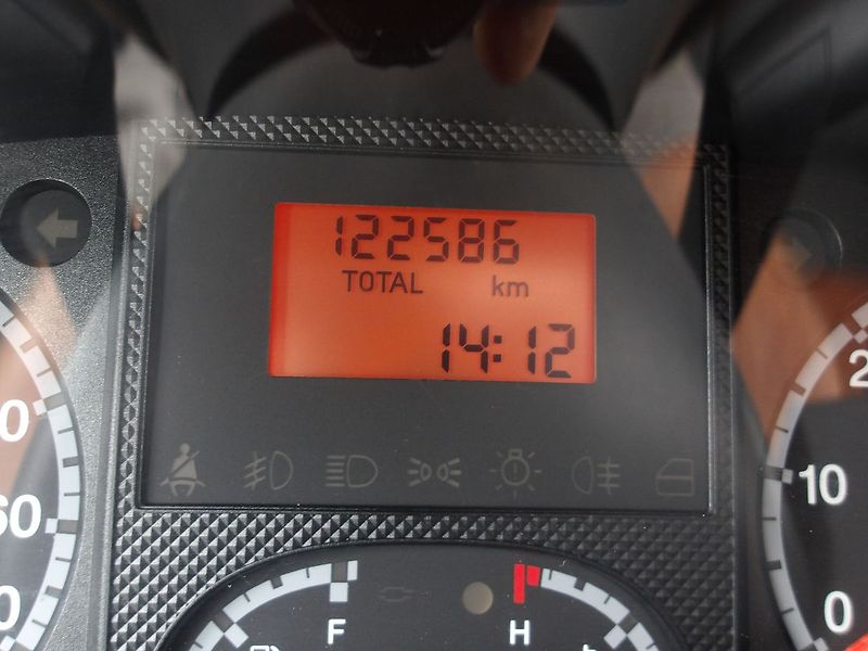 Peugeot Boxer 2,2JTD 1.MAJ.! NAJ.122000km !! - fotka 25 z 31